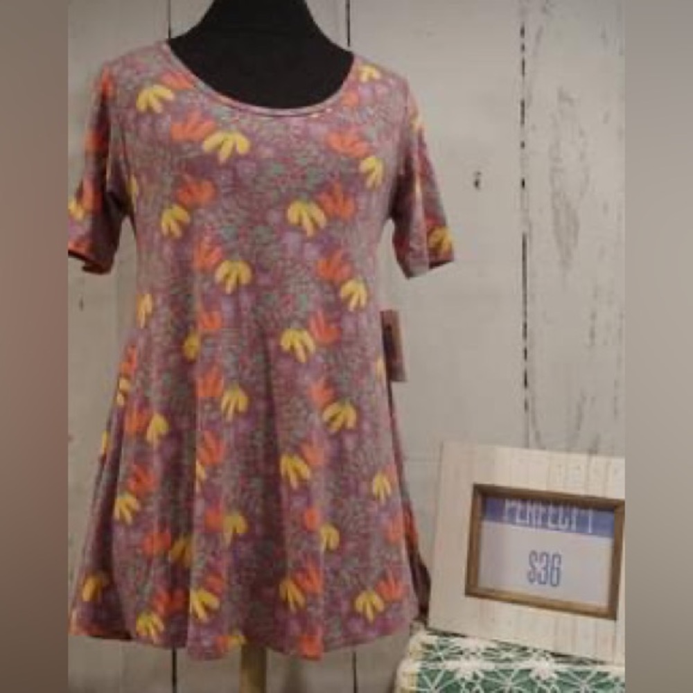 Women’s Flowy Floral Shirt (Size 0-6)